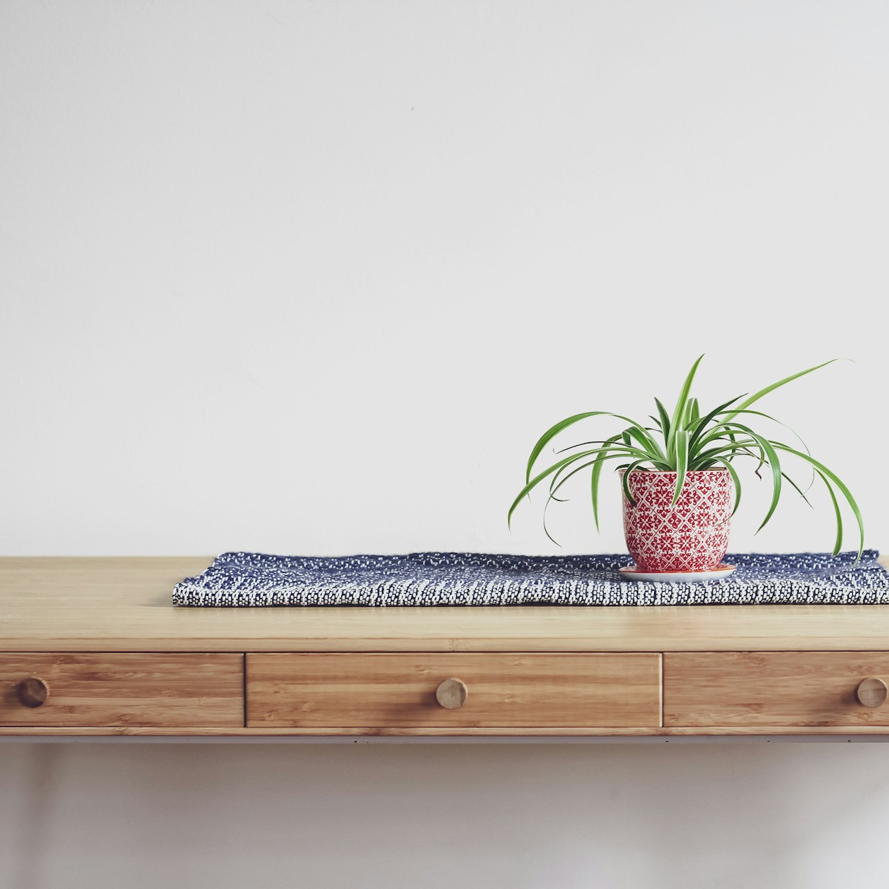 Alpine T100.001 - Angle view